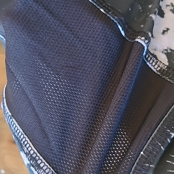 Arthletic snakeskin tights with mesh inserts size small - Picture 5 of 6